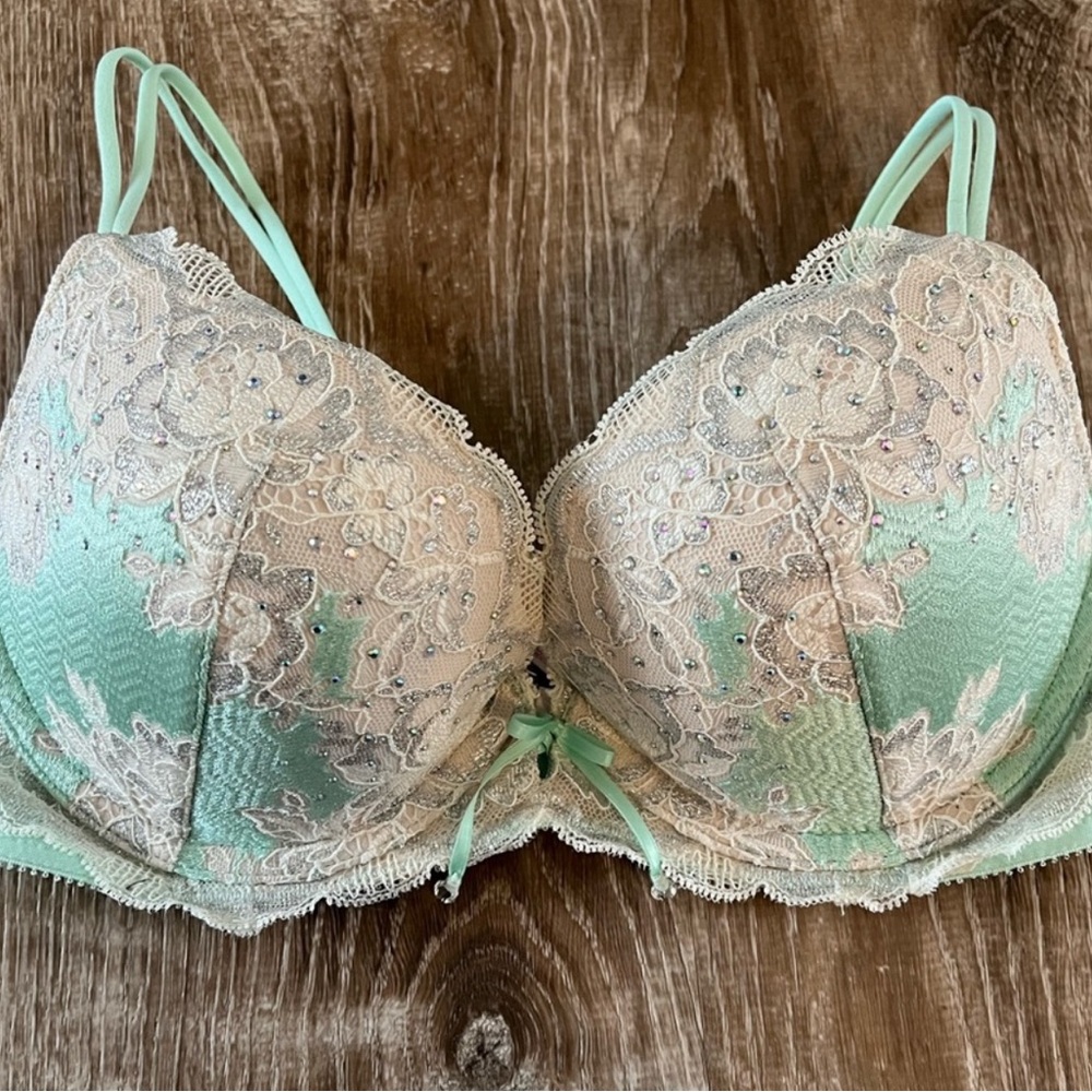 Victoria's Secret Mint and Cream Floral Lace Bra